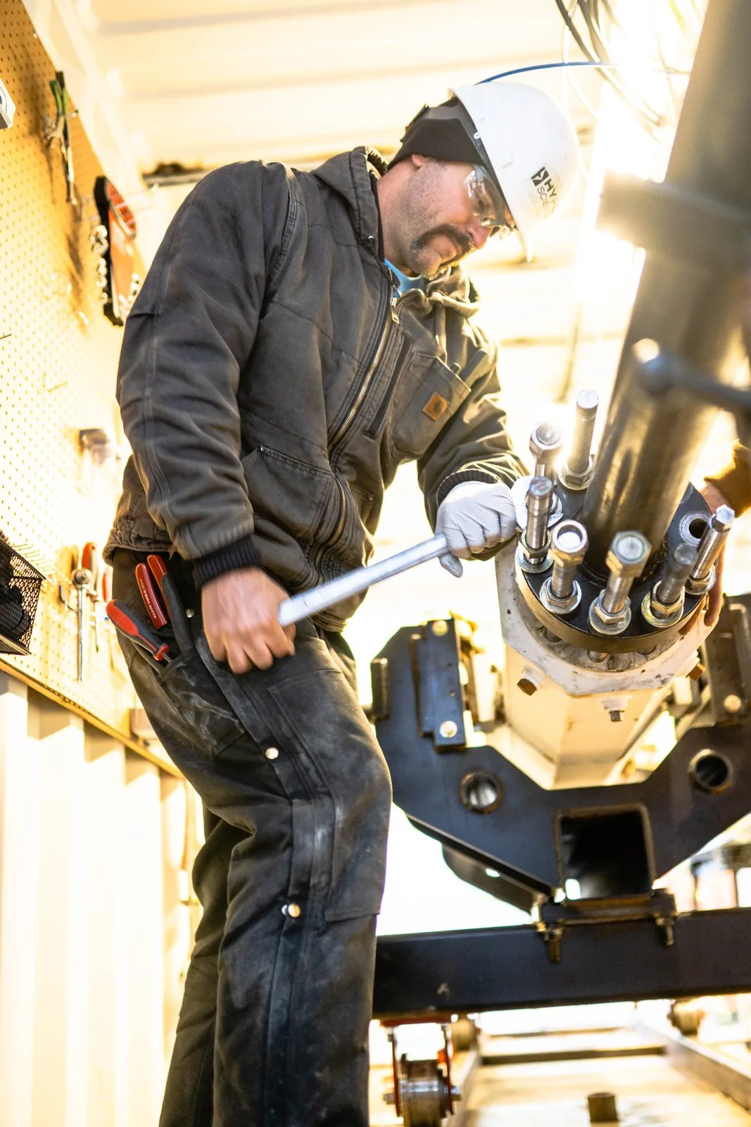 Torquing the launcher breech